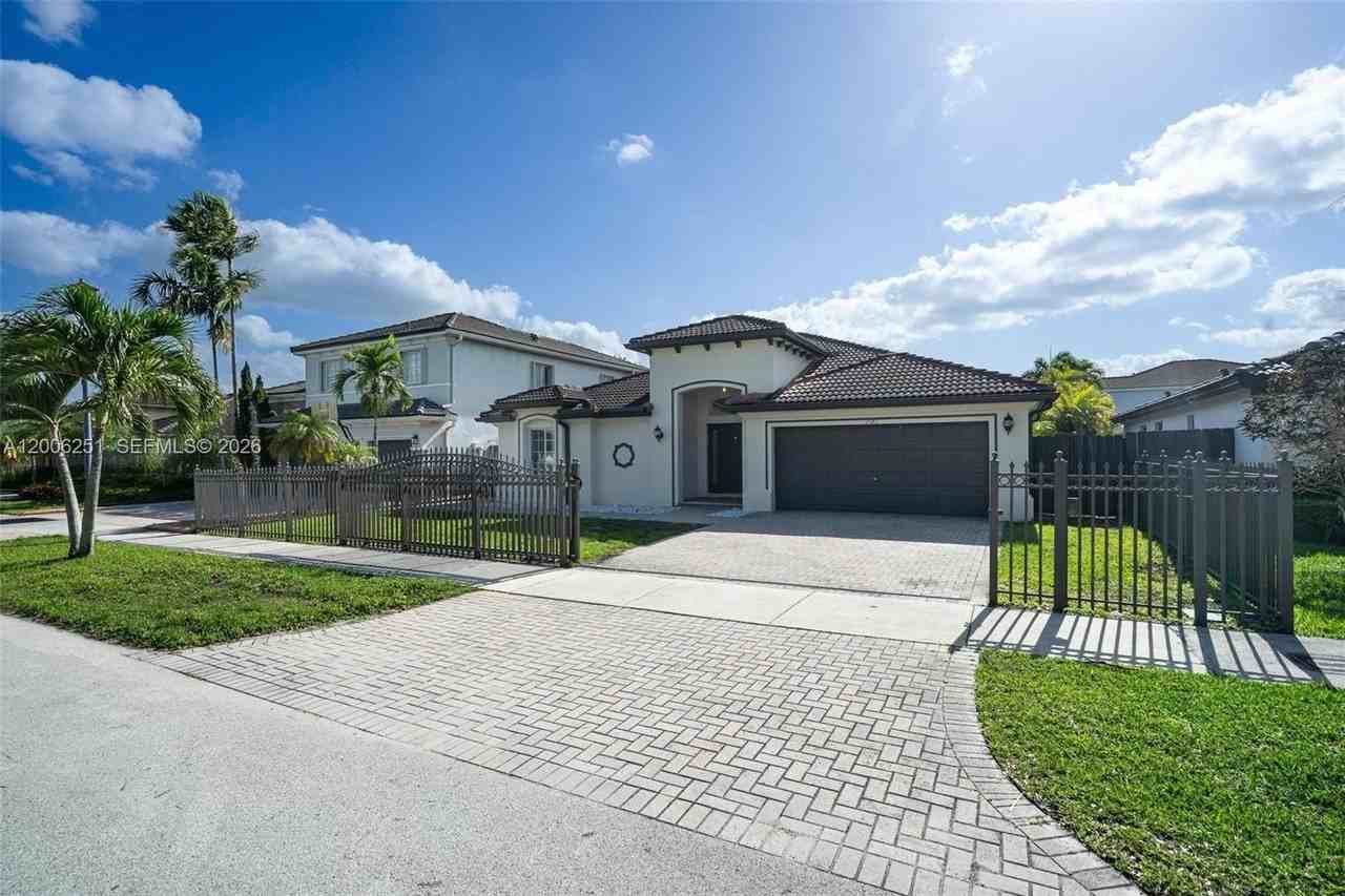 1581 Sw 155th Ct - Photo 4 of 44