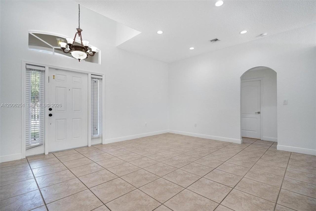 1581 Sw 155th Ct - Photo 6 of 44