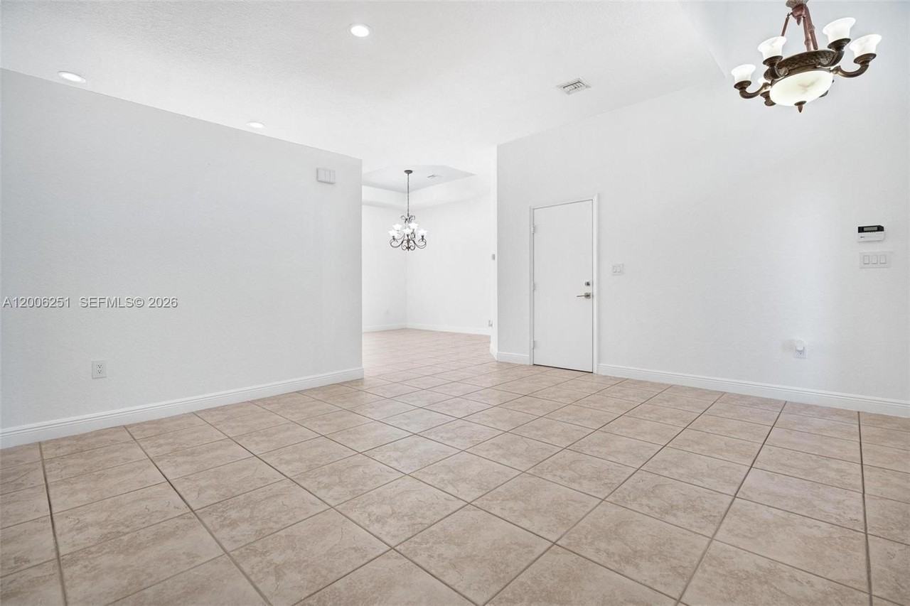 1581 Sw 155th Ct - Photo 7 of 44