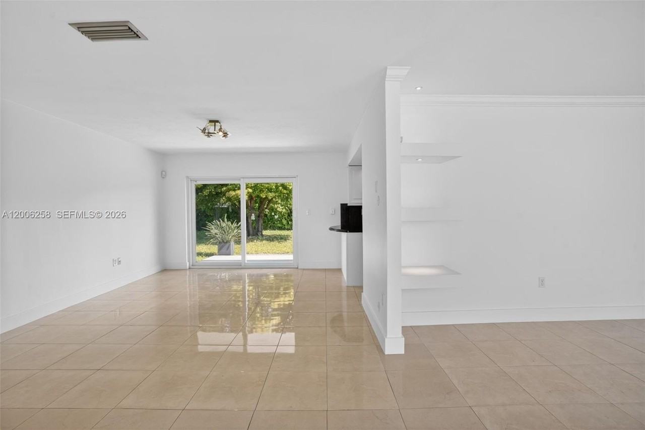 8161 Sw 104th St #0 - Photo 5 of 24