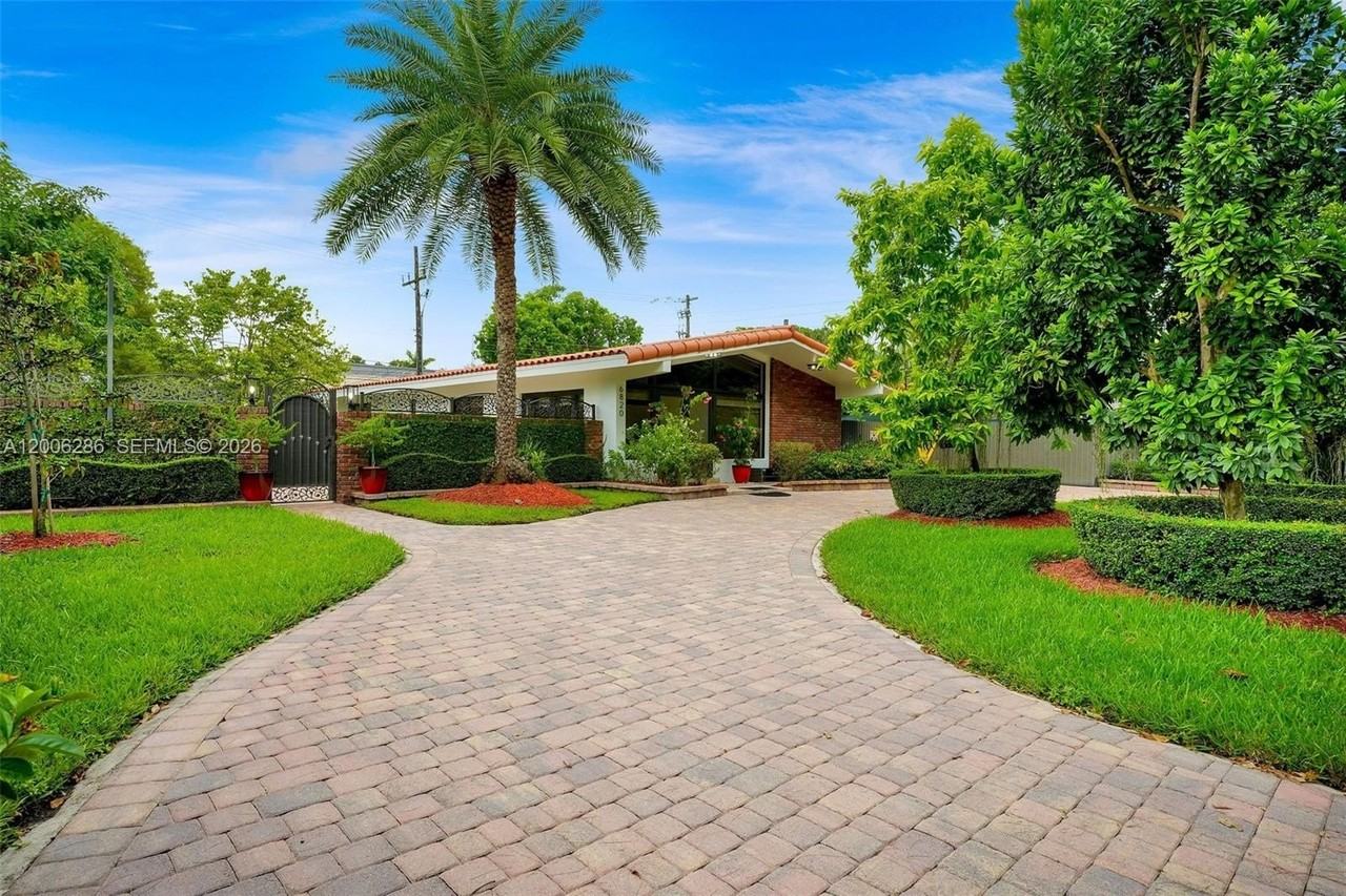 6820 Sw 86th Ave - Photo 2 of 37