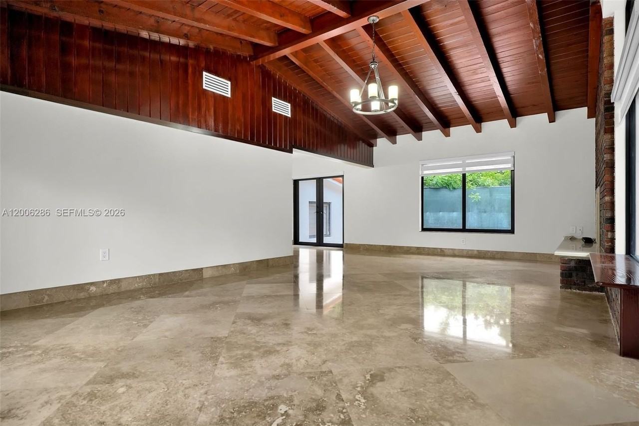 6820 Sw 86th Ave - Photo 3 of 37