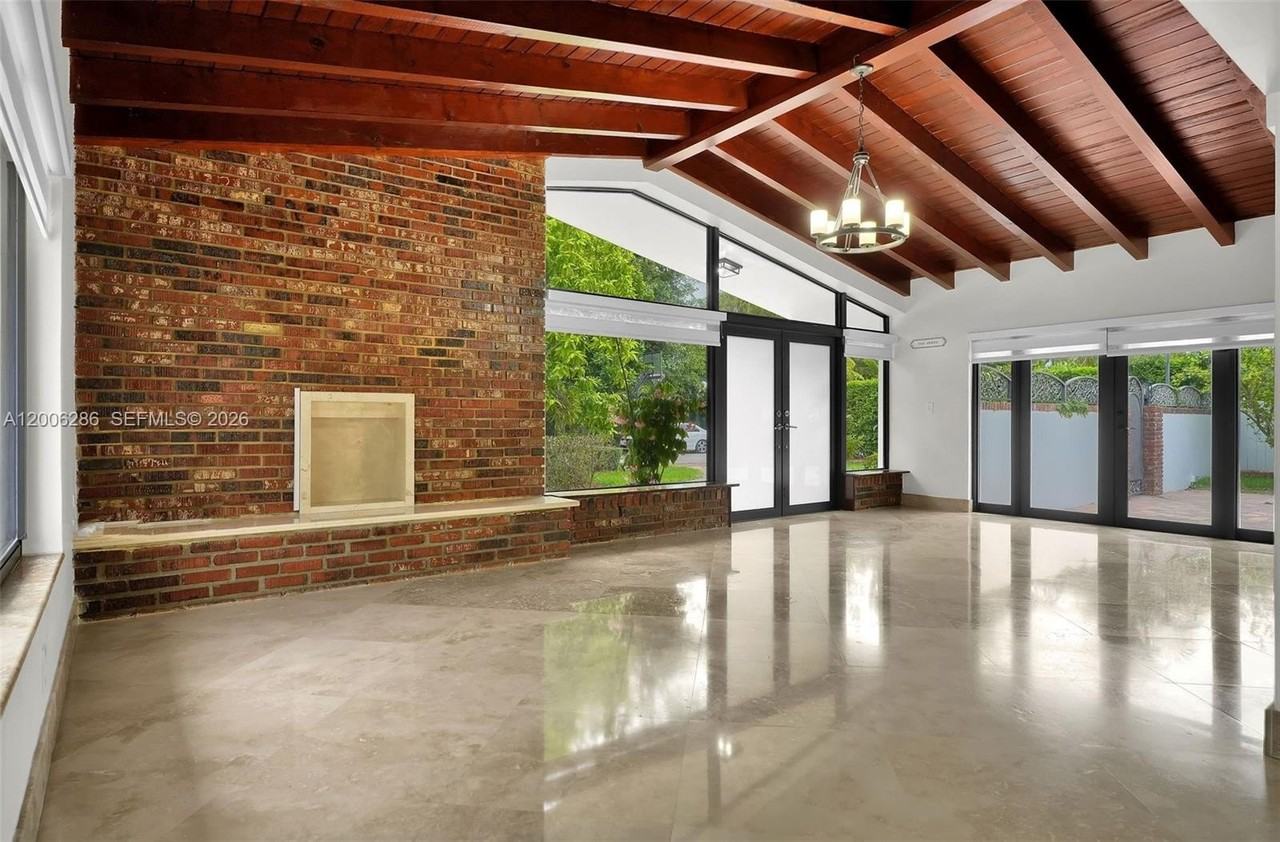 6820 Sw 86th Ave - Photo 4 of 37