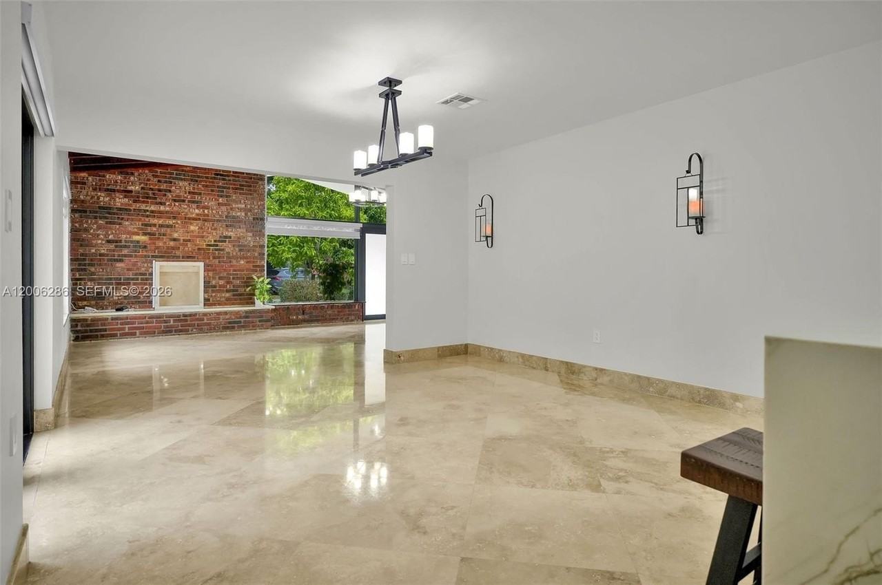 6820 Sw 86th Ave - Photo 6 of 37