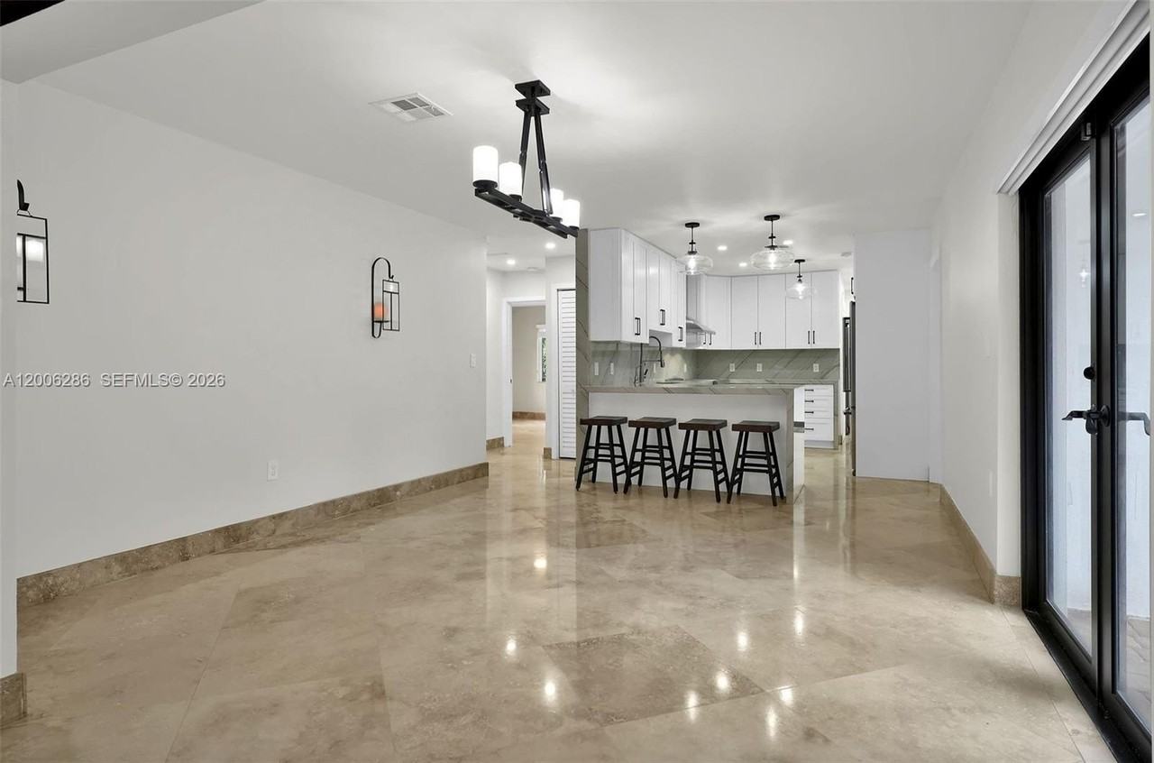 6820 Sw 86th Ave - Photo 7 of 37