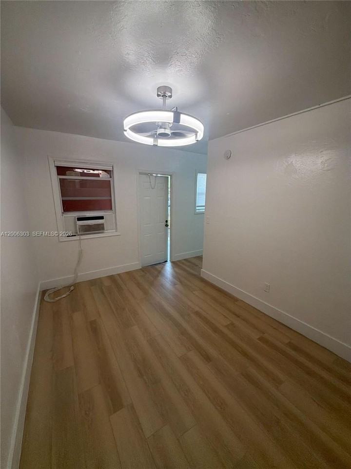 3669 Thomas Ave #9 - Photo 3 of 7