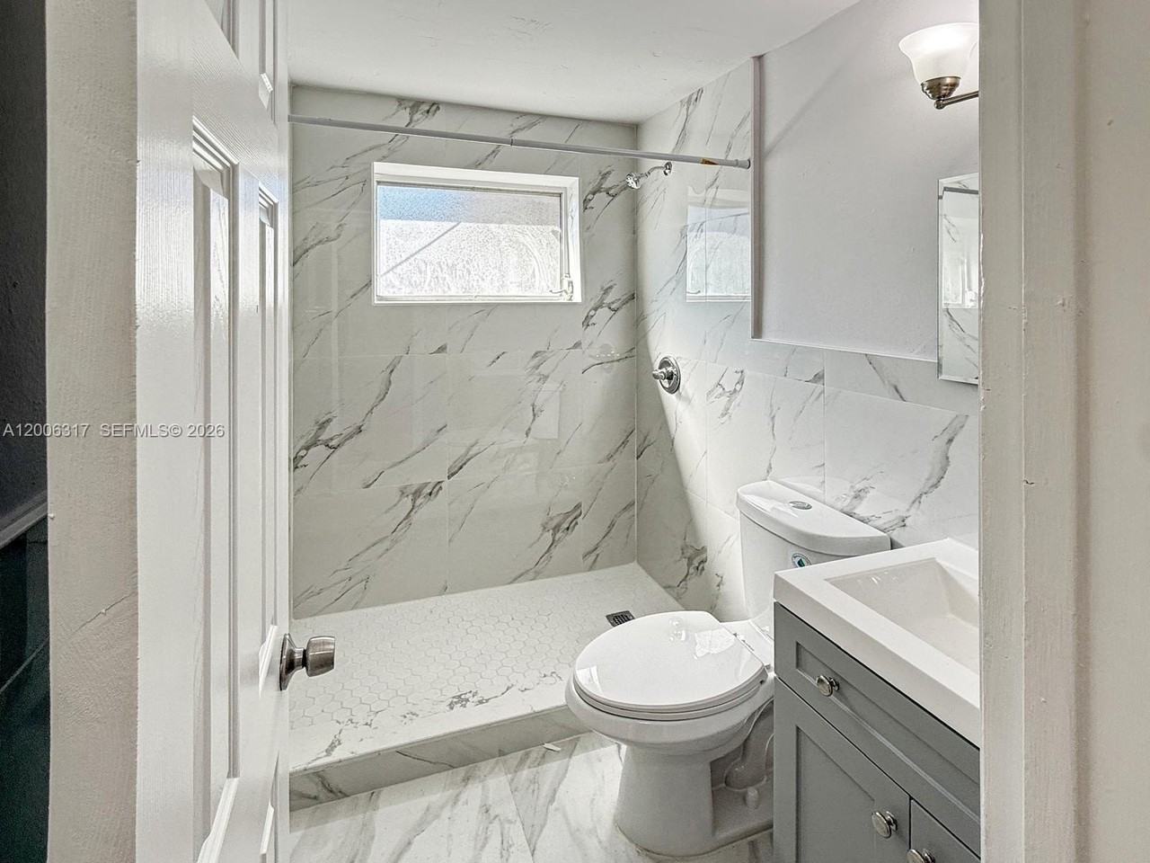 1834 Harding St #4 - Photo 3 of 4