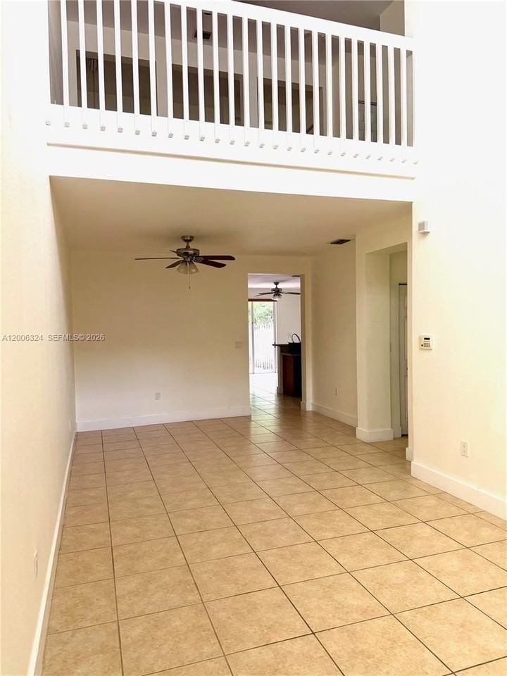 10747 Nw 76th Ln - Photo 2 of 19