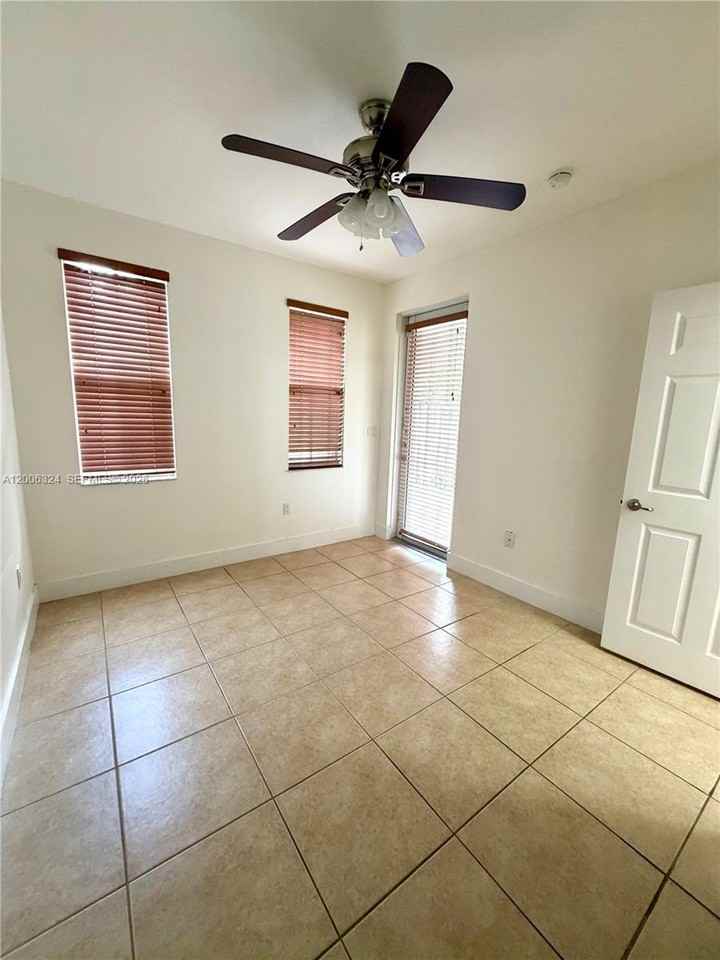 10747 Nw 76th Ln - Photo 5 of 19
