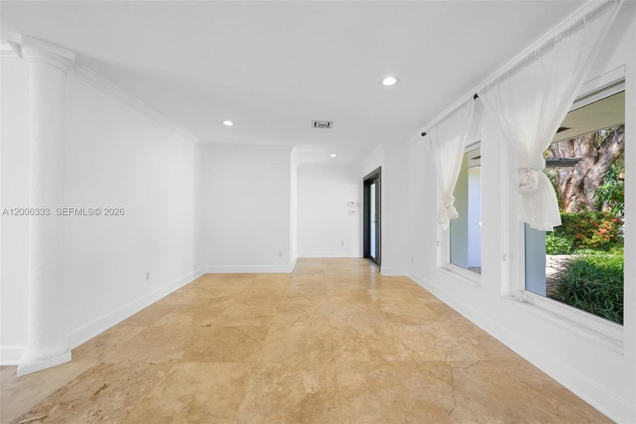 8330 Sw 171st St - Photo 3 of 40