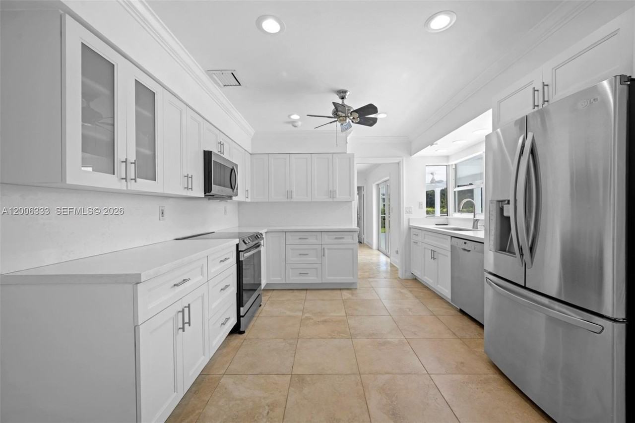 8330 Sw 171st St - Photo 6 of 40