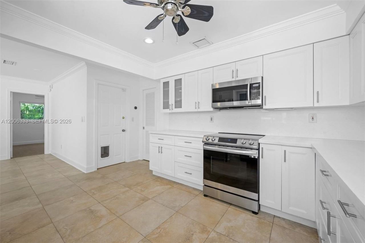 8330 Sw 171st St - Photo 7 of 40