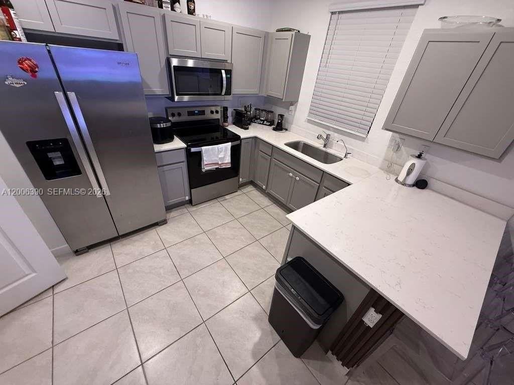 441 Ne 13th St - Photo 6 of 28