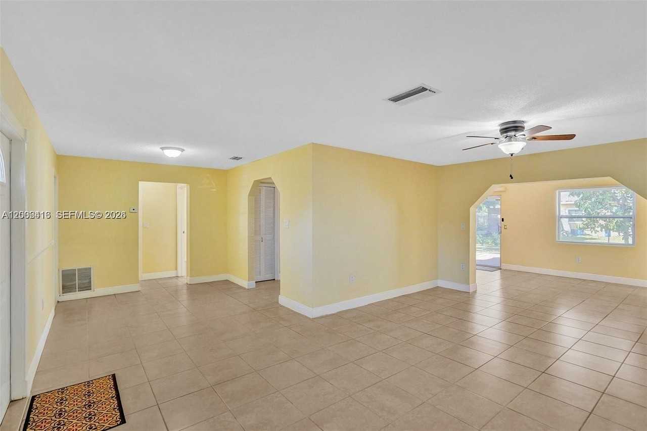 7131 Nw 24th Pl #7131 - Photo 3 of 47