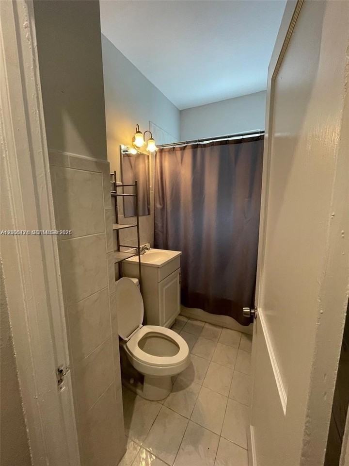 3364 Sw 2nd St #4 - Photo 7 of 14