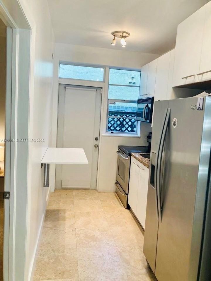 826 7th St #3 - Photo 6 of 20