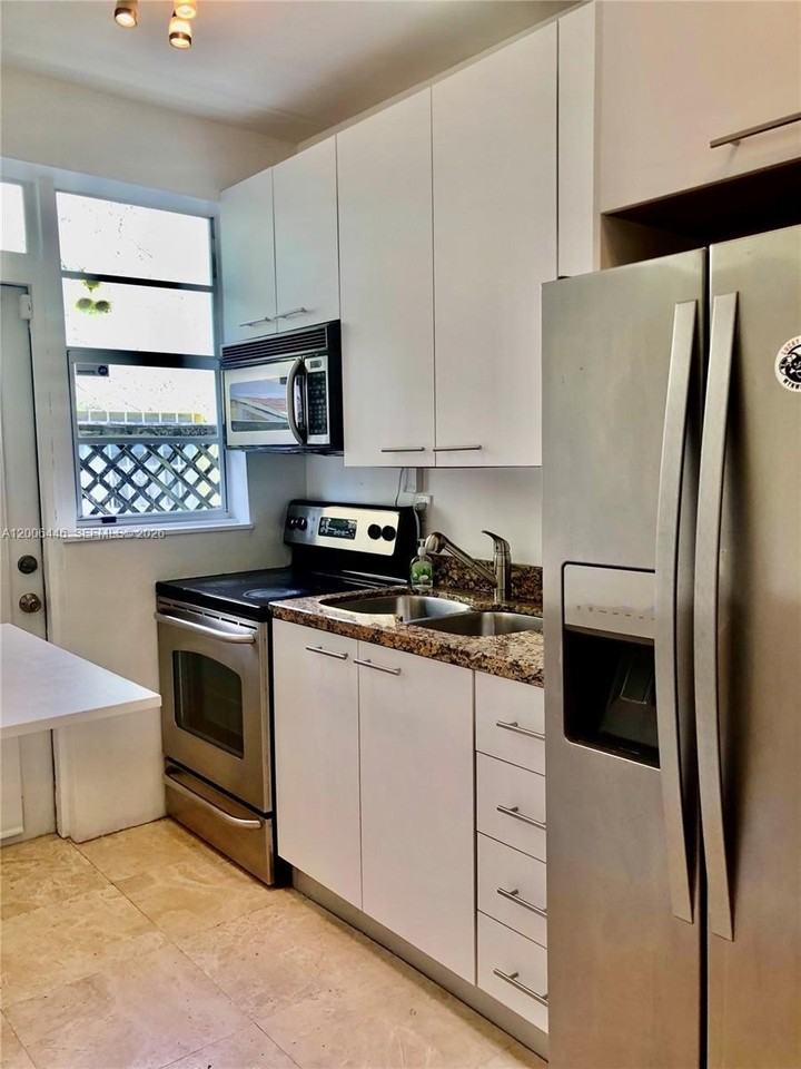 826 7th St #3 - Photo 7 of 20