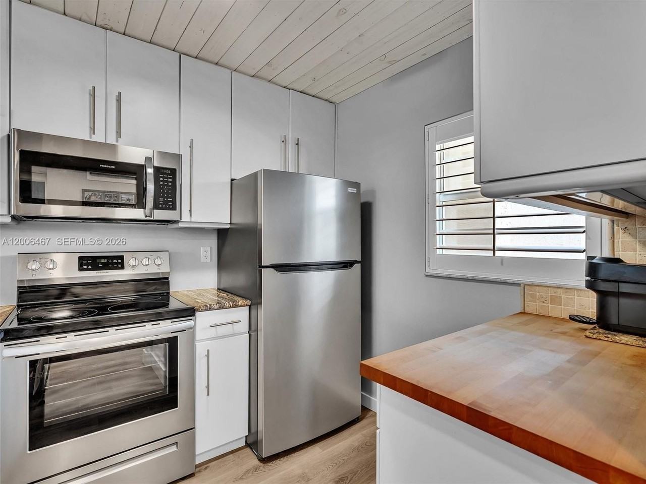 9340 Lagoon Pl #303 - Photo 7 of 50