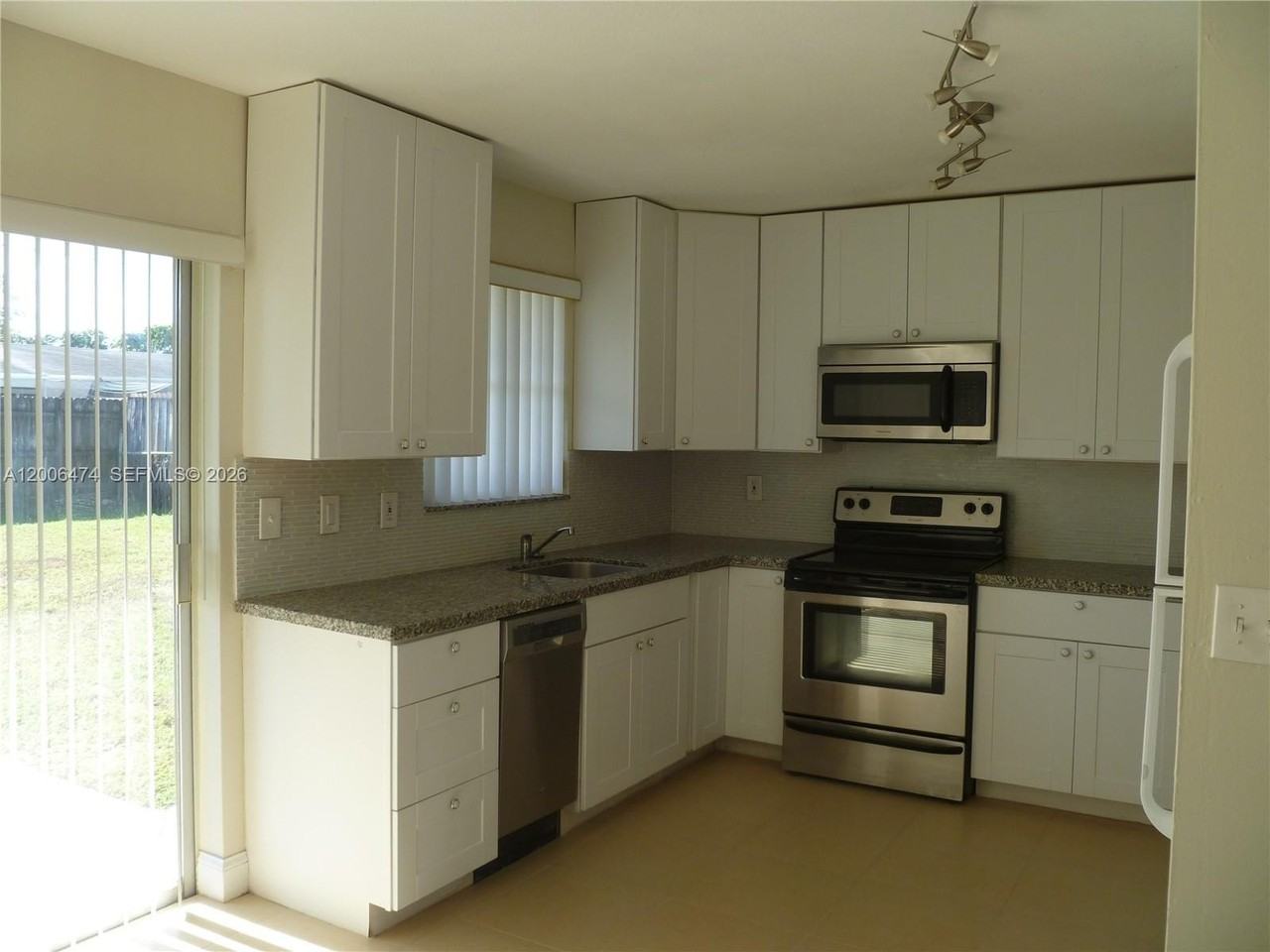 6580 Grant St - Photo 3 of 11