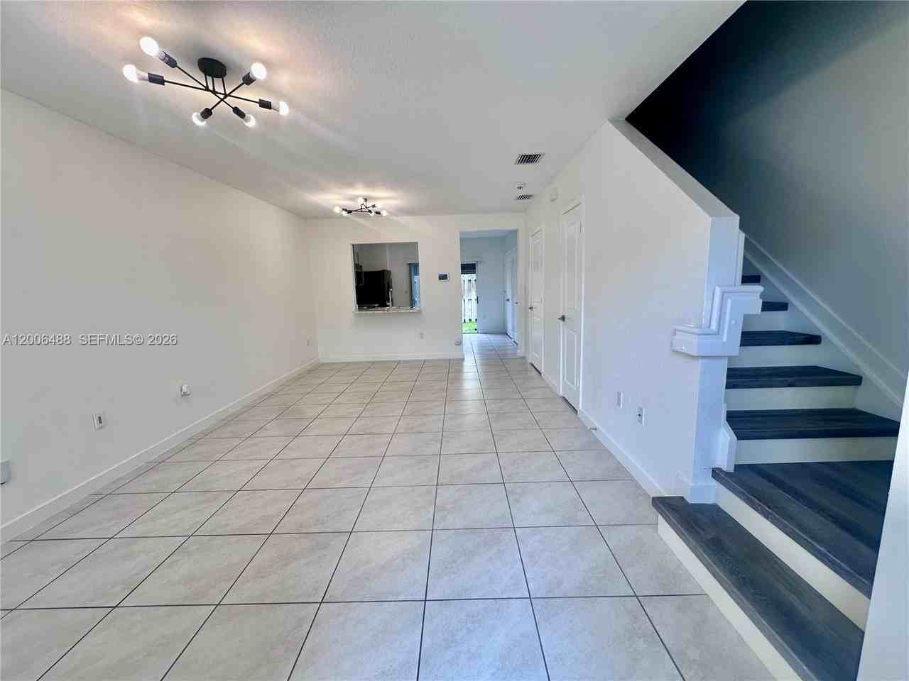 540 Ne 5th Ln - Photo 2 of 16