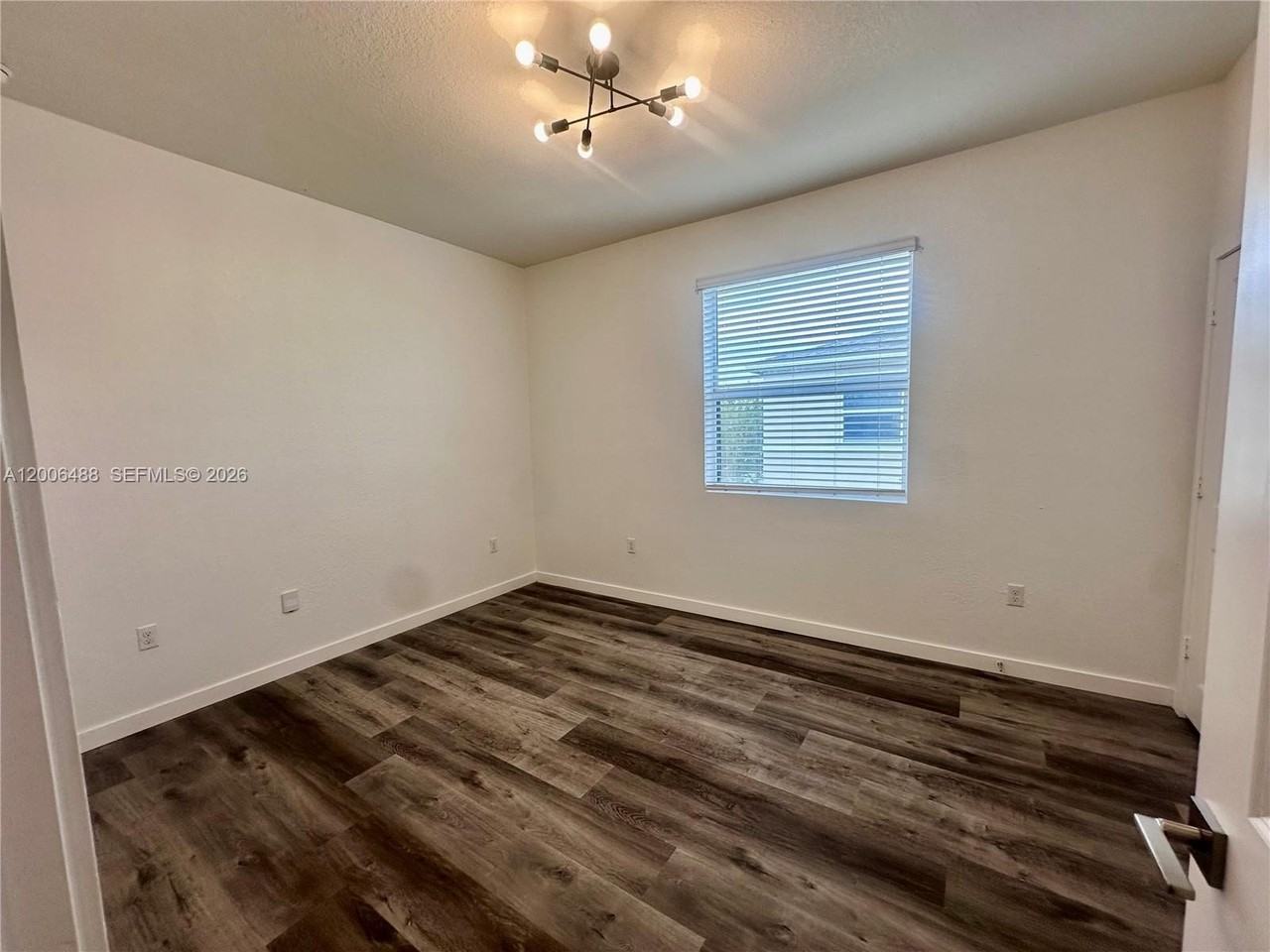 540 Ne 5th Ln - Photo 4 of 16