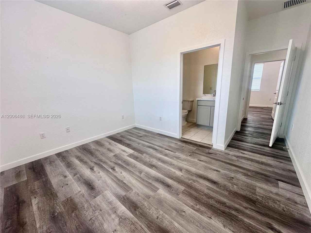 540 Ne 5th Ln - Photo 5 of 16