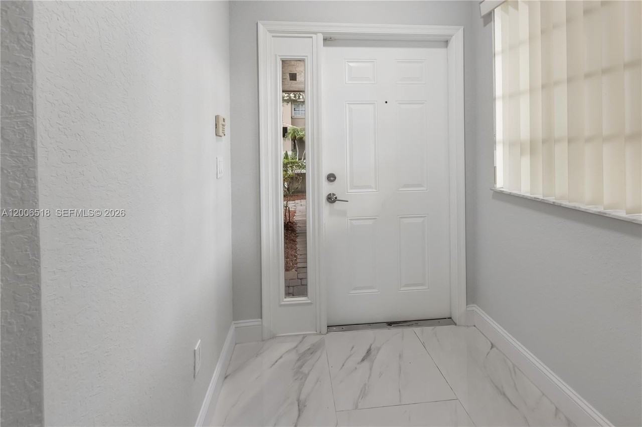 2707 Nw 80th Ave - Photo 3 of 19