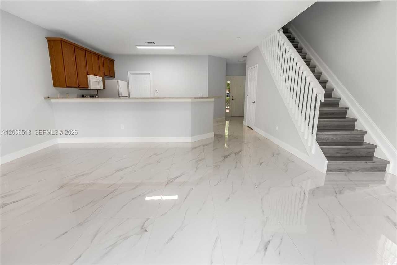 2707 Nw 80th Ave - Photo 4 of 19