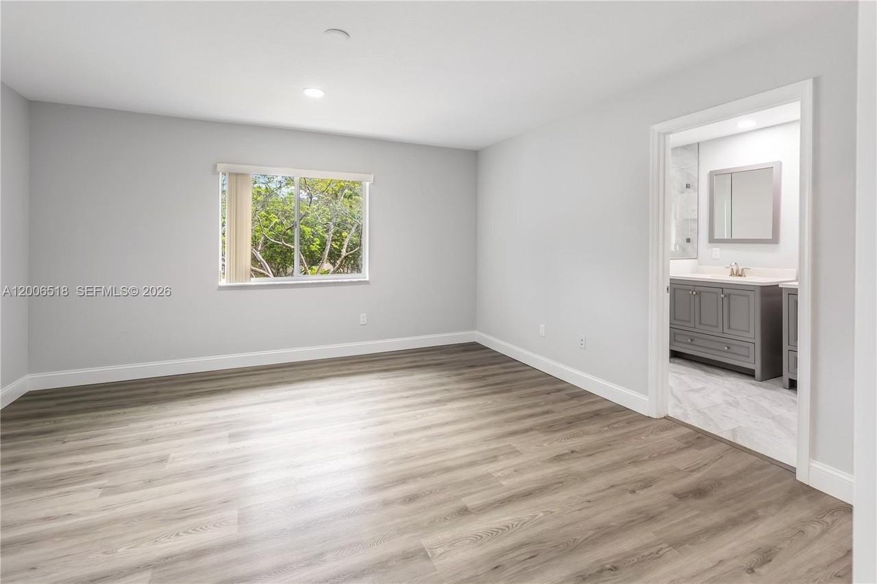 2707 Nw 80th Ave - Photo 6 of 19