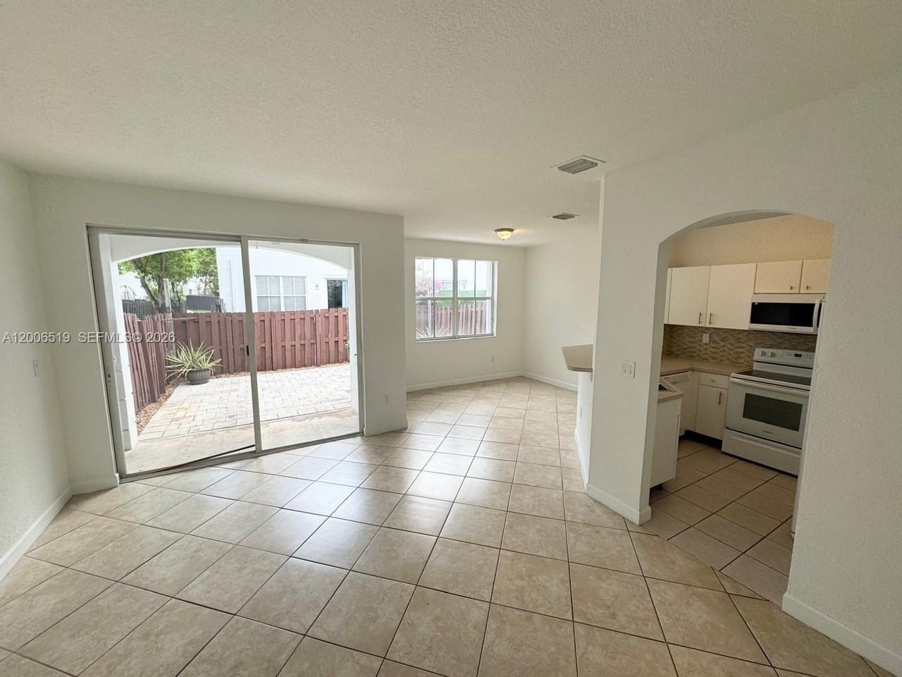 8157 Nw 108th Pl - Photo 2 of 15