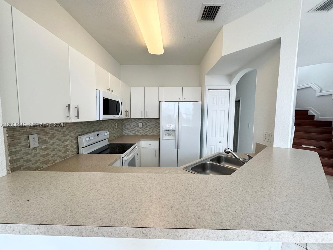 8157 Nw 108th Pl - Photo 3 of 15