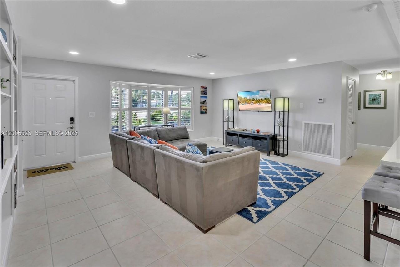 222 Se 11th Ct - Photo 4 of 23