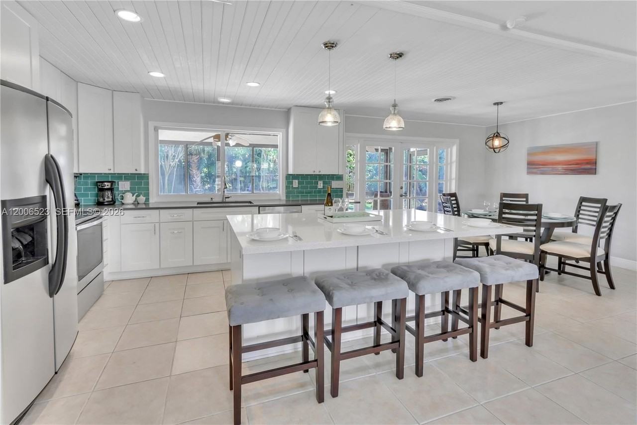 222 Se 11th Ct - Photo 6 of 23