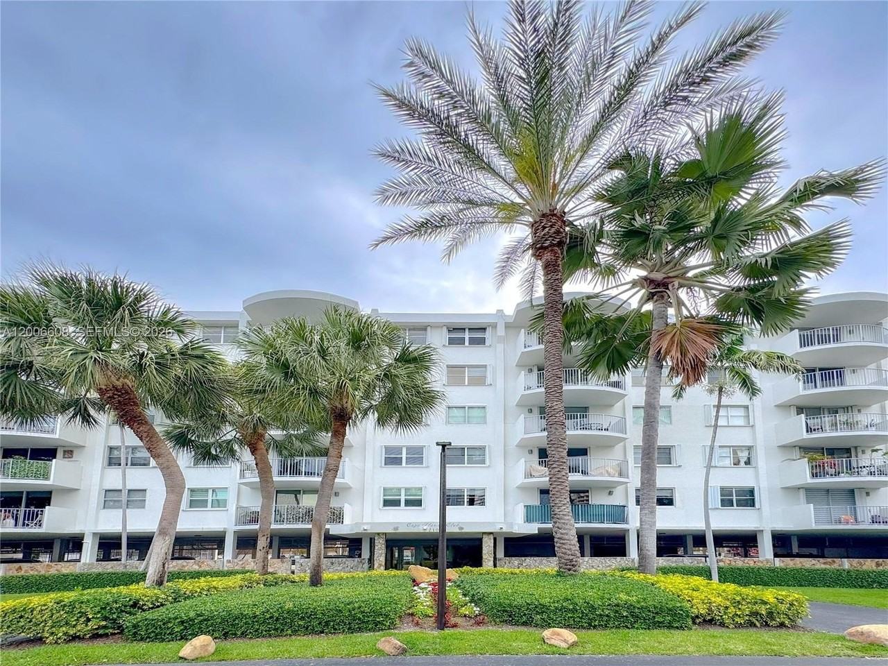 210 Sea View Dr #403