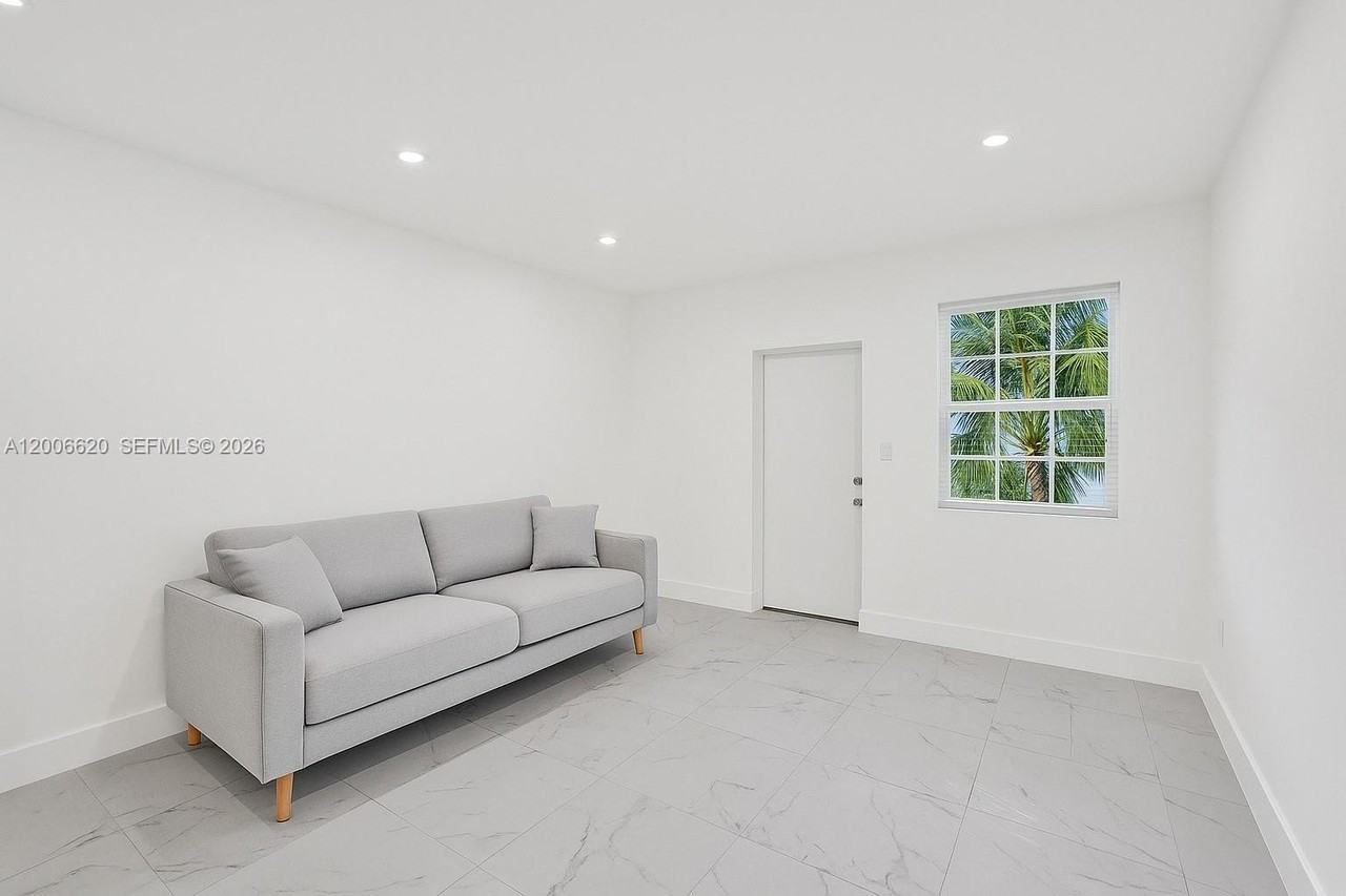 5807 Sw 25th St #0 - Photo 3 of 9