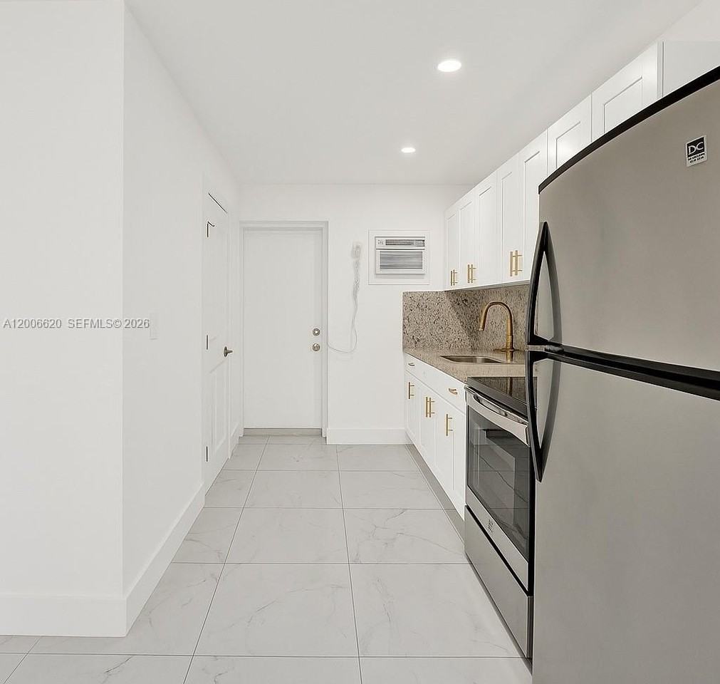 5807 Sw 25th St #0 - Photo 6 of 9