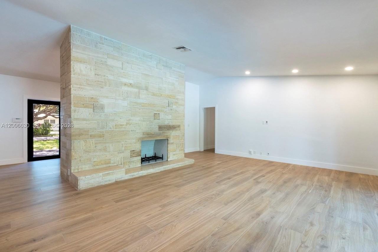 13050 Sw 71st Ave - Photo 5 of 48