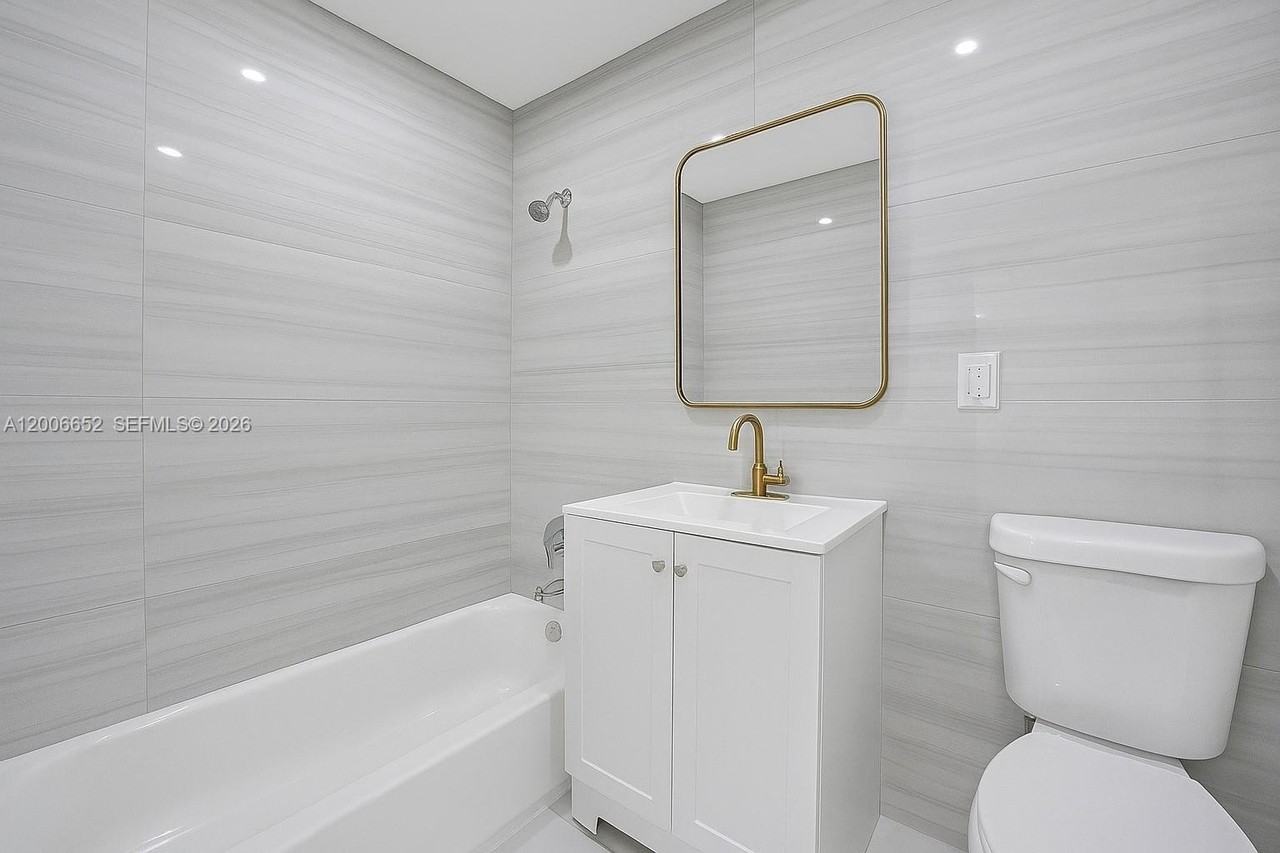 105 Nw 14th Way #0 - Photo 5 of 8