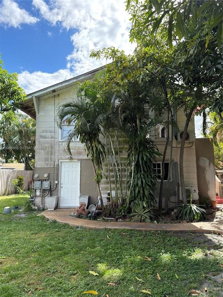 1350 Sw 13th St - Photo 6 of 19