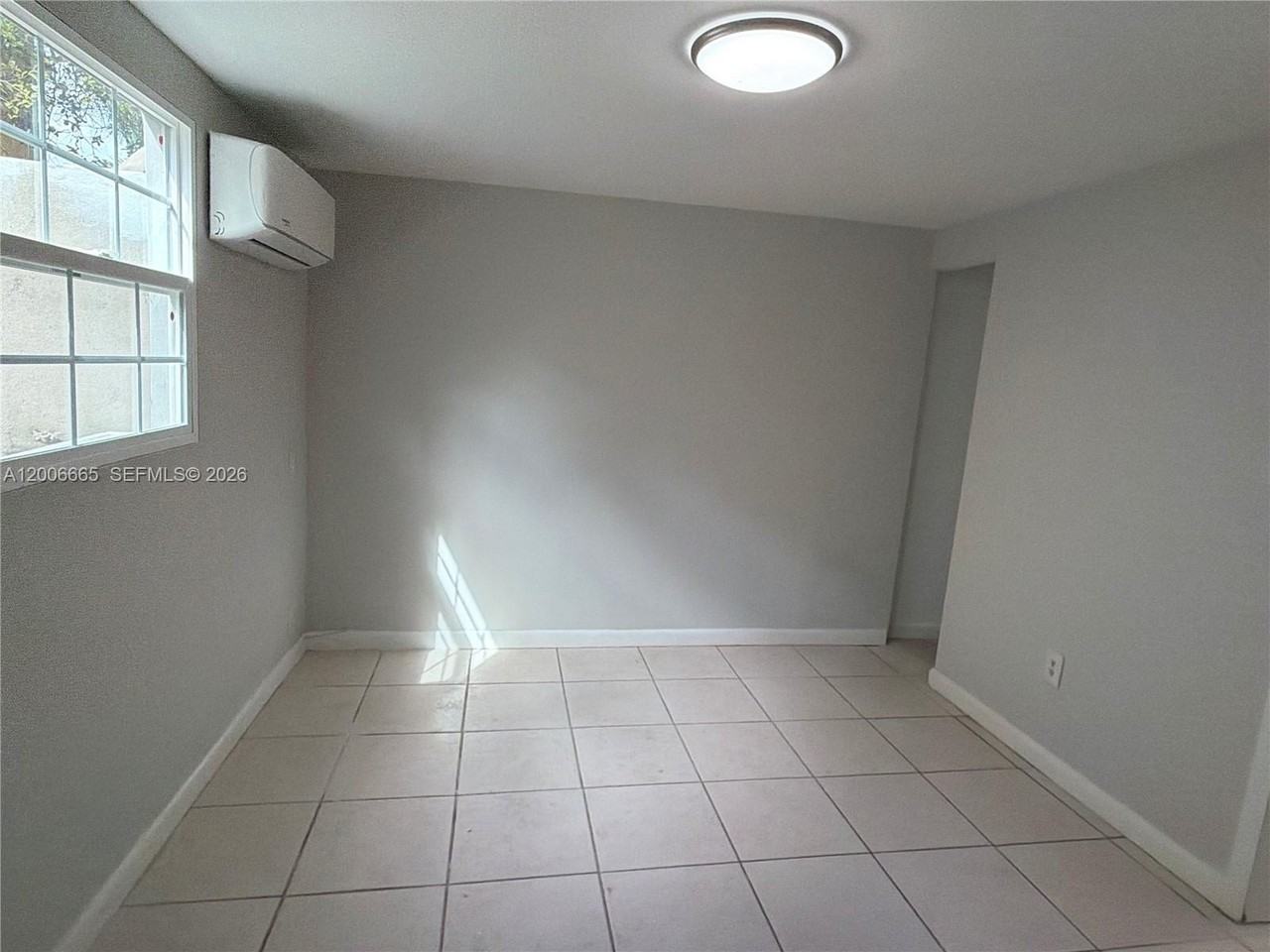 1350 Sw 13th St - Photo 7 of 19