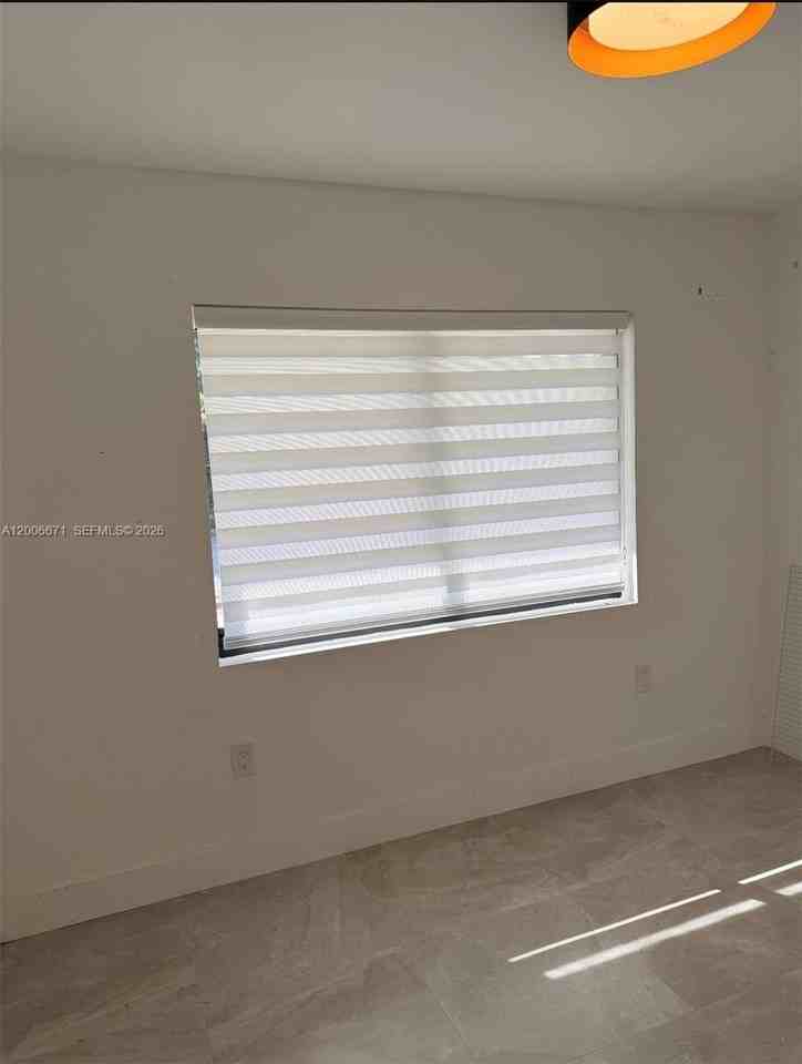 911 79th Ter #B - Photo 4 of 5