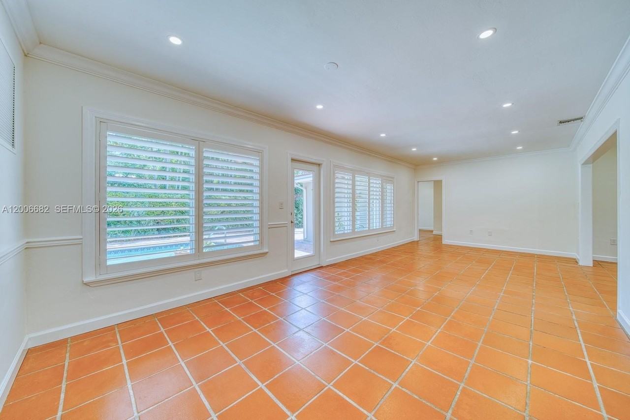 1435 Blue Rd - Photo 5 of 33