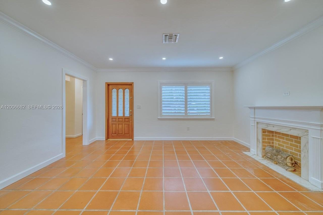 1435 Blue Rd - Photo 7 of 33