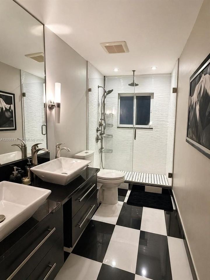 561 Ne 172nd St - Photo 7 of 10