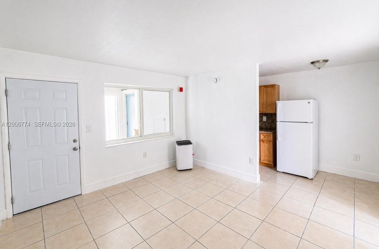 6337 W Flagler St #7 - Photo 3 of 10