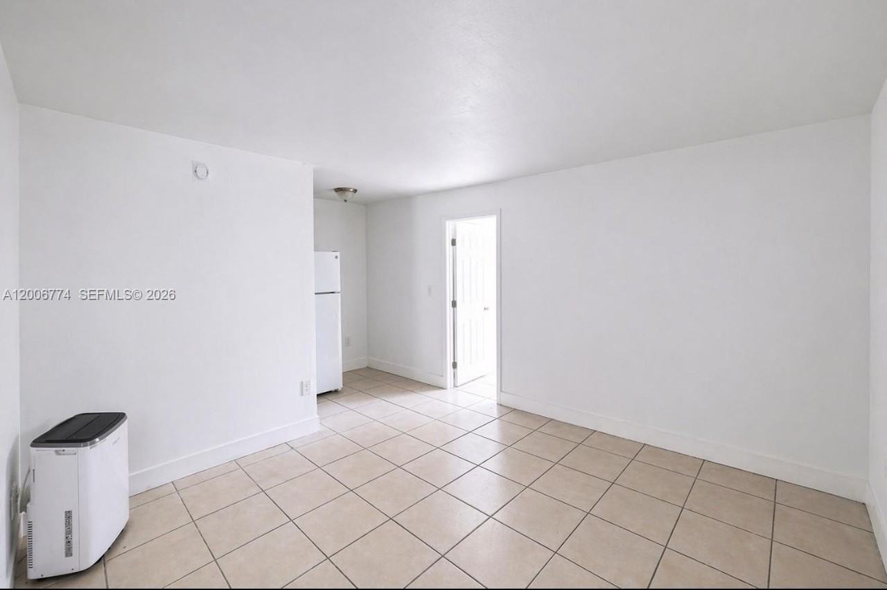 6337 W Flagler St #7 - Photo 5 of 10
