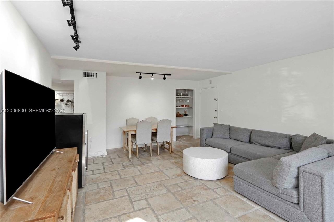 9394 Sw 77th Ave #F4 - Photo 3 of 22