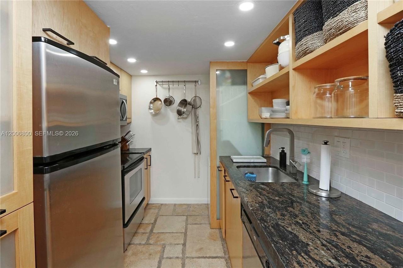 9394 Sw 77th Ave #F4 - Photo 6 of 22