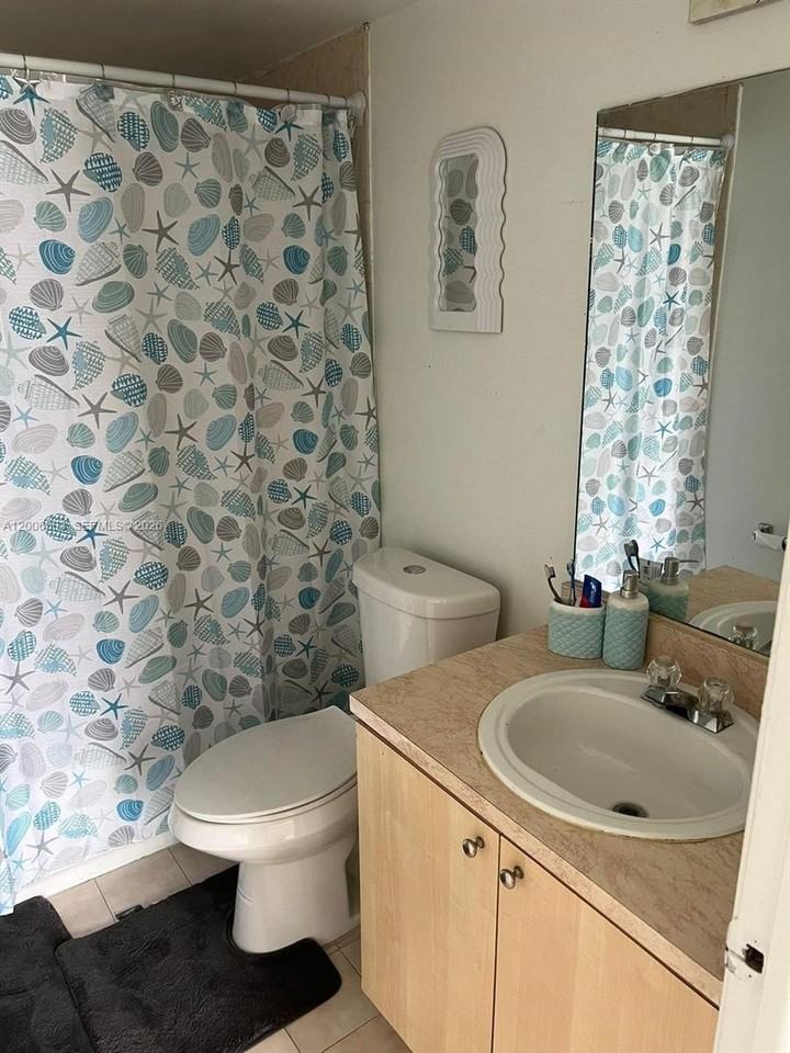 7125 Nw 186th St #B502 - Photo 2 of 12