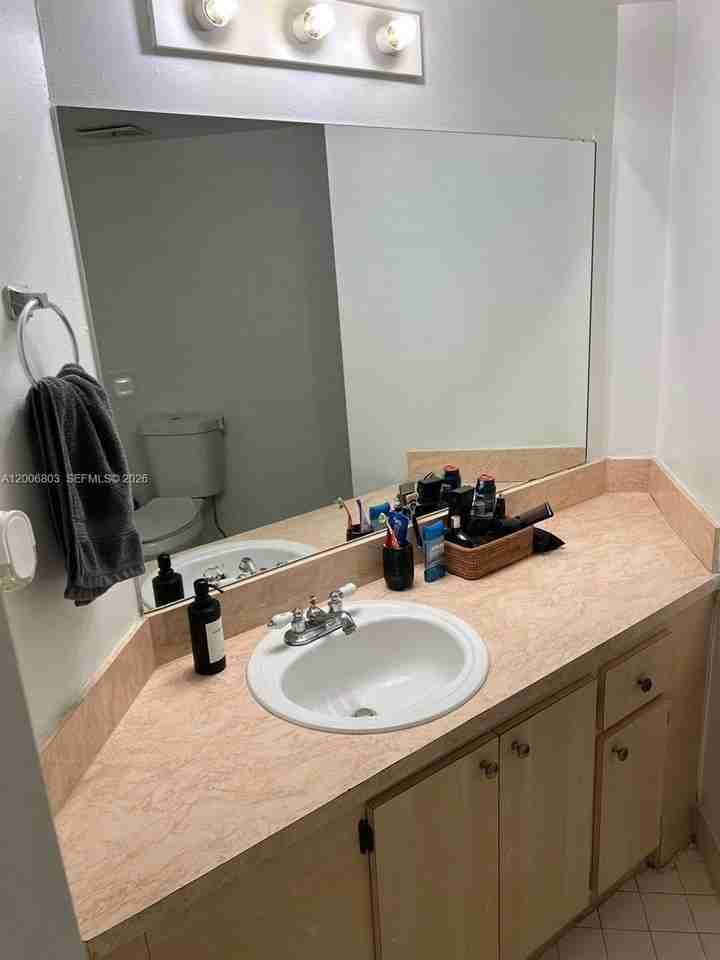 7125 Nw 186th St #B502 - Photo 3 of 12
